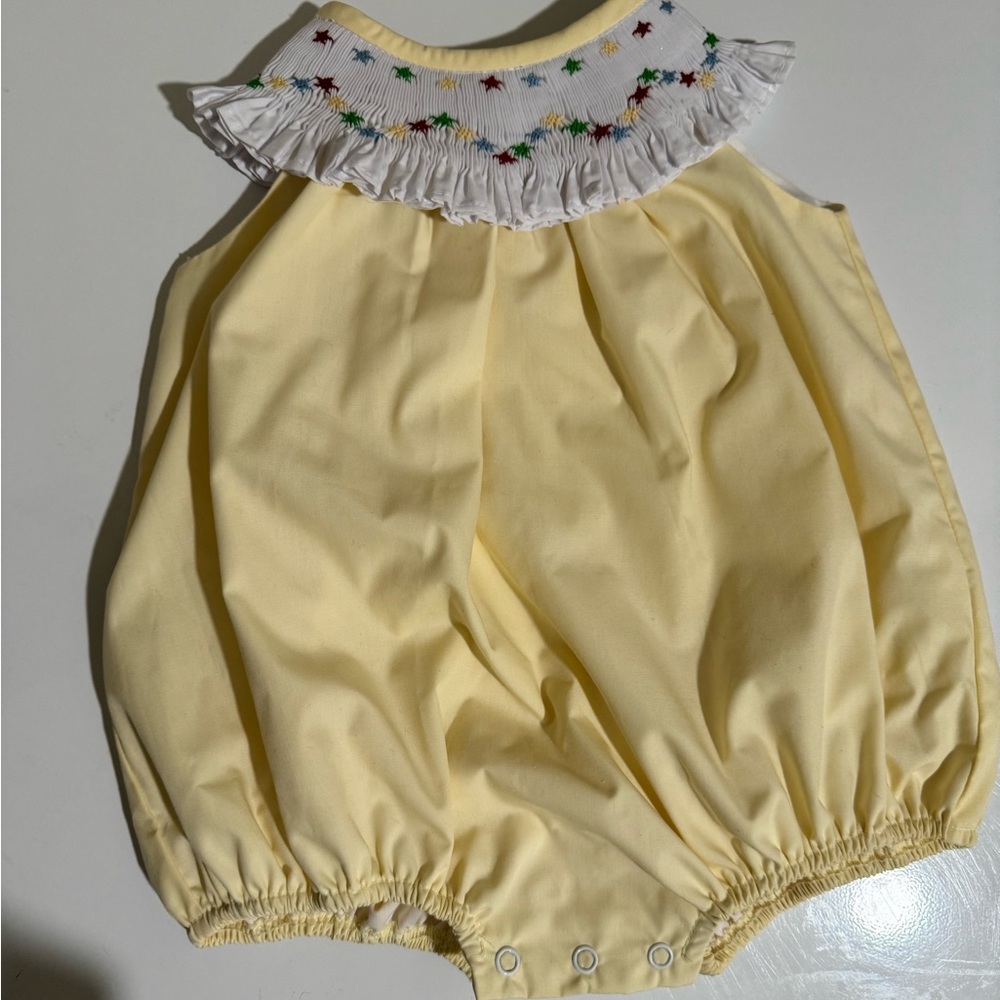 The Beaufort Bonnet Company TBBC smocked yellow star bumble 18/24M, EUC